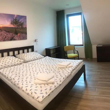 Vinarsky Dum V Zahrade Guest house *